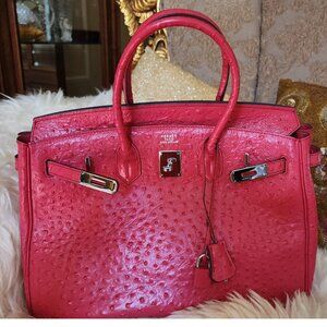 Luxurious elegant Birkin 35 Ostrich Gorgeous exotic leather bag silver hardware